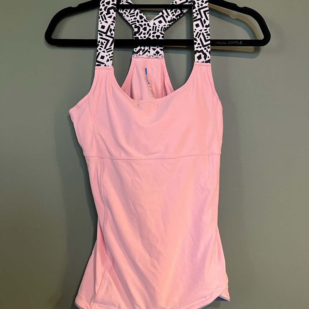 Build in bra active tank top with patterned straps